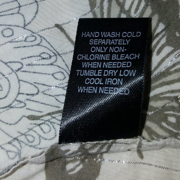 Avenue size 26/28 Butterfly Print Blouse - Picture 8 of 8